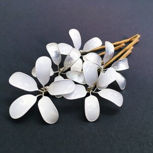 Five hair clips with delicate flowers