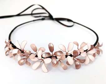 Crown with delicate blossoms in nude-rosé