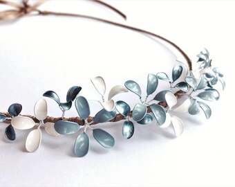 Crown with delicate blossoms in blue and white