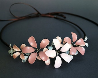 Headband with delicate blossoms in pink-rosé