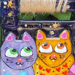 Målad glaspanel Fler katter Rolig design; Väggbonadskonst; Handmålad glaspanel; Heminredning Färgglad katt Stor panel; Kattens vän; Unik bild 9