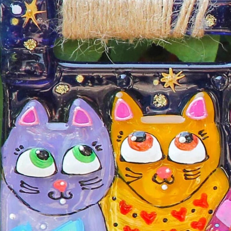 Målad glaspanel Fler katter Rolig design; Väggbonadskonst; Handmålad glaspanel; Heminredning Färgglad katt Stor panel; Kattens vän; Unik bild 9