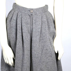 Vintage Clio Gray Pleated Knee Length Shorts Size S