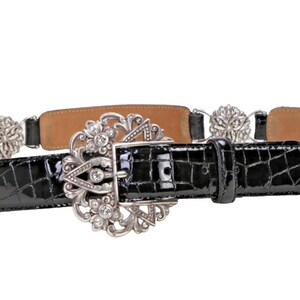 Cinturón vintage Brighton de piel negra con relieve de cocodrilo y hebilla de cristal plateado, talla 38. imagen 5