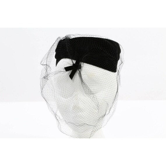 Vintage Black Ladies Velvet Round Hat with Net Ti… - image 2