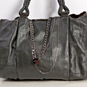 Vintage Renoma Paris bolso satchel de cadena plisada de cuero marrón oscuro