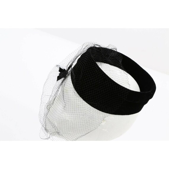 Vintage Black Ladies Velvet Round Hat with Net Ti… - image 4
