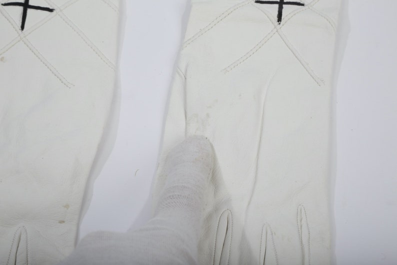 Vintage White XOXO Hand Painted Leather Long Gloves Size 6 image 4