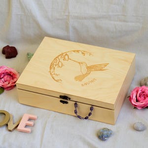 Caja de madera personalizada con colibríes, regalo del Día de la Madre, recuerdo de boda, caja de recuerdo de boda, caja de madera con recuerdo navideño grabado personalizado