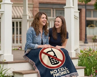 Luke's Diner | No Cell Phones Woven Blanket | Gilmore Girls | Stars Hollow Decor - 100% Cotton Throw | Iconic Luke Danes Sign Fan Gift