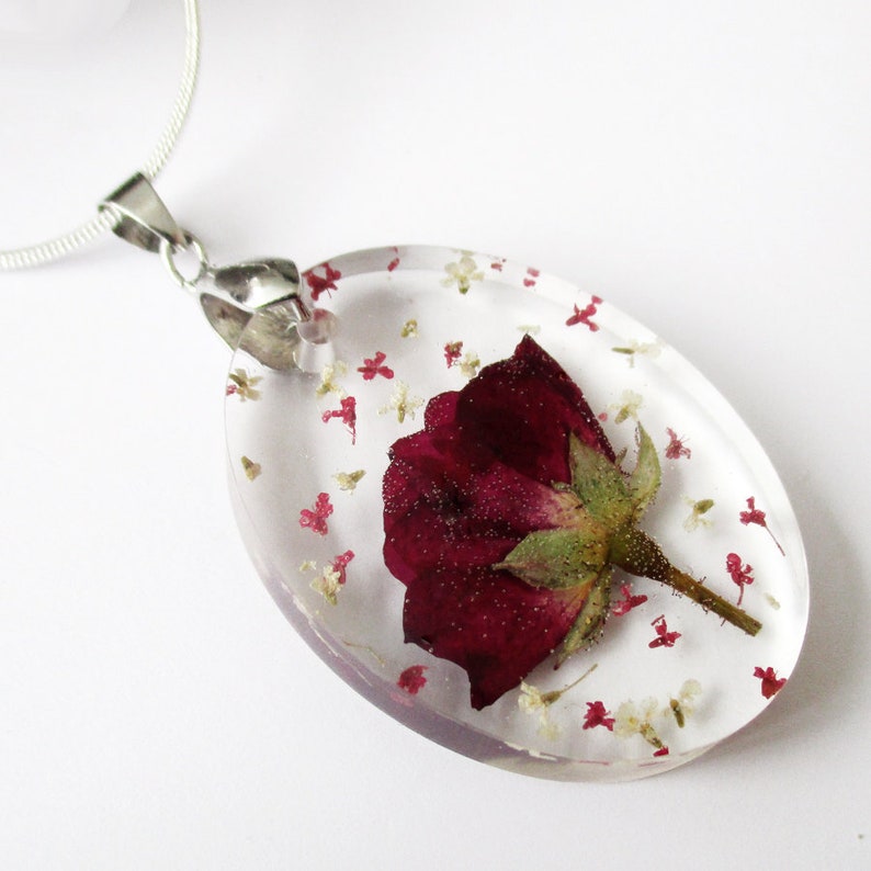 Natural jewel Necklace in colorful dried flowers Rose Passion oval pendant in romantic flower resin