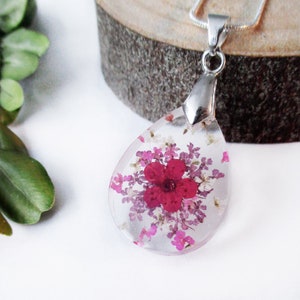 Valentine flower pendant drop shape in resin and pressed flowers Nature jewelry Women's necklace in colored dried flowers