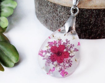 Valentine flower pendant drop shape in resin and pressed flowers Nature jewelry Women's necklace in colored dried flowers