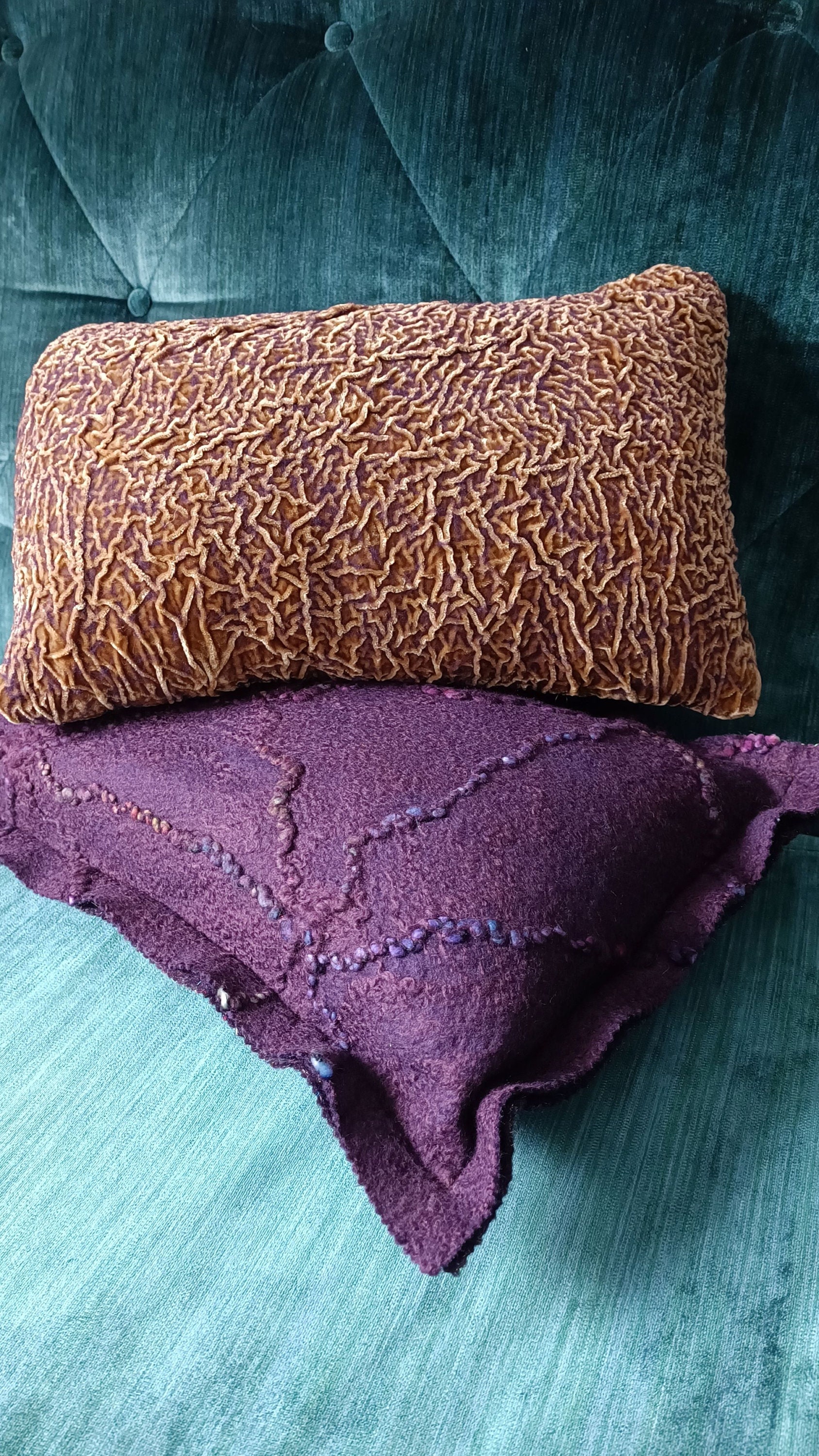 Coussin decoratif en laine mérinos feutree pour salon et chambre à