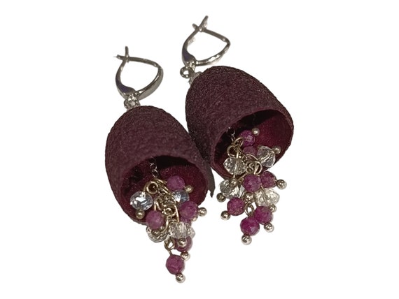 Cocoon earrings in silk with ruby stones and Swarovski glass beads