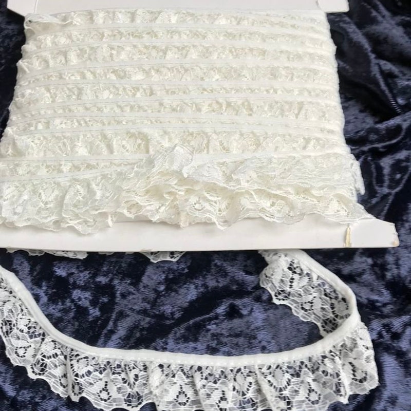 Ivory Feather Lace Cove