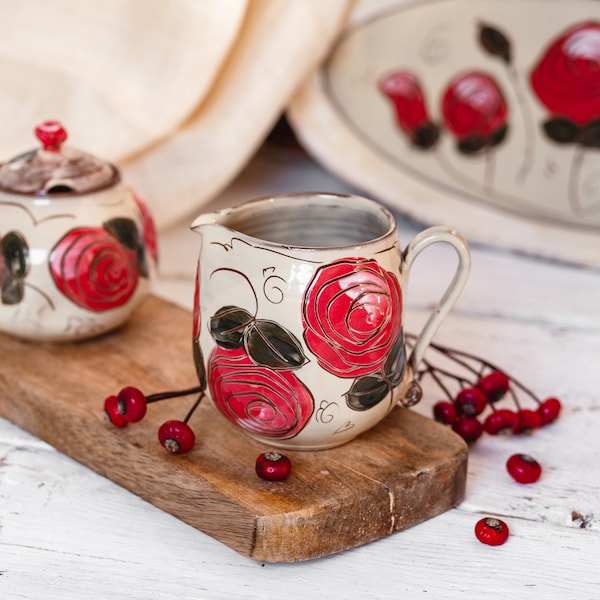 Getöpferter Sahnegießer//Milchkännchen//Keramikkrug//Frühstück//Geschirr handgemacht//Rosenliebe//Rosen