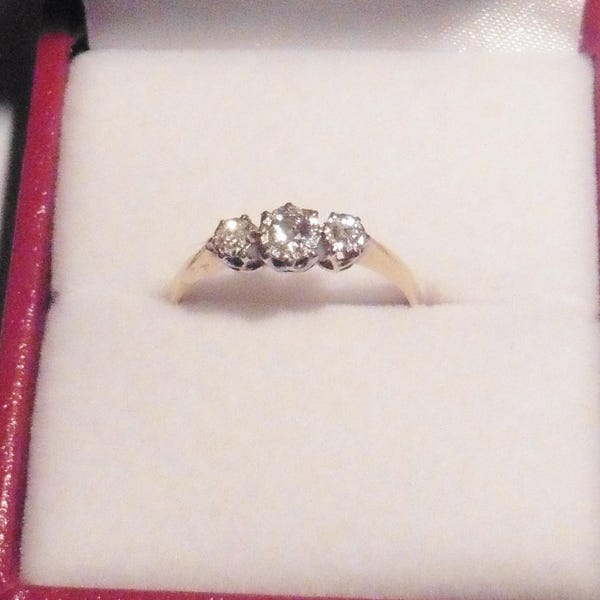 Antique Vintage Three Stone Diamond Trilogy Ring 18ct & Plat.  diamond rings.   trilogy rings.  three stone rings.  vintage rings.