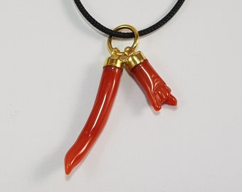 Tallado a mano 2 piezas Coral rojo Mano Cornuta cuernos de mano amuleto suerte encanto Cornicello italiano Pendentif Coral Rouge (NO-BAMBOO) certificado