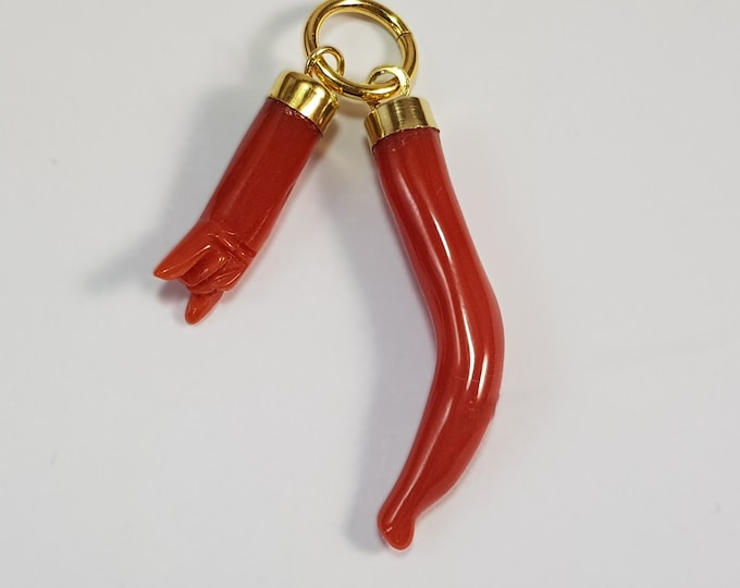 Hand Carved 2pcs Red Coral Mano Cornuta Hand Horns Amulet Luck Charm Cornicello Italian Pendentif Coral Rouge (NO-BAMBOO) Certificate