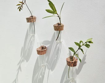 Hand-Stamped Leather Propagation Vase – Geometric Circle Pattern, Glass Tube Wall Planter (EU stock)