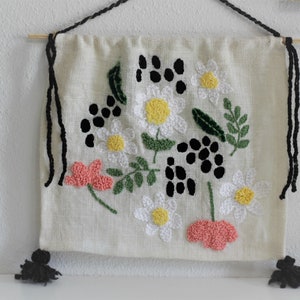 Floral Punch Needle Wall Hanging: Hand-Drawn Home Decor