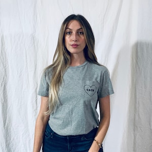 Cat love pocket t-shirt