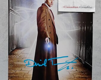 デイヴィッド・テナントのサイン入り8x10ドクターフー写真 - ジョンへ