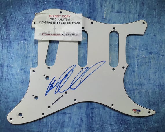 ブラッド・アーノルド直筆サイン入りギターピックガード PSA COA 3