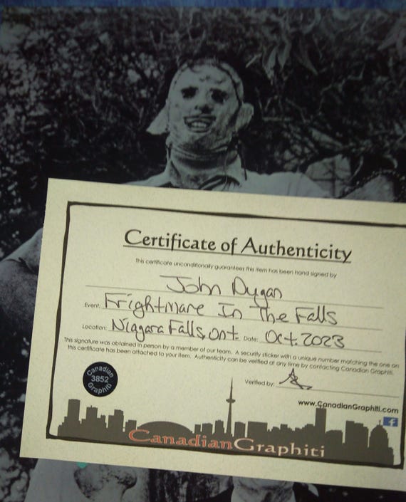 ジョン・デューガン直筆サイン入り8x10写真 COA付き 悪魔のいけにえ