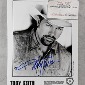 Toby Keith Hand Signed Autograph 8x10 Photo COA