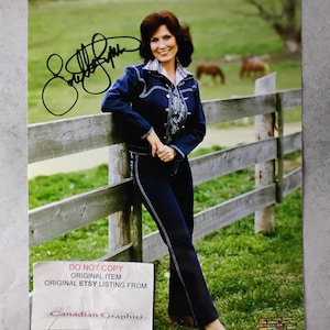 Loretta Lynn Hand Signed Autograph 8x10 Photo COA