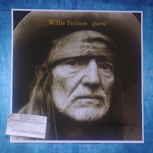 Handgesigneerde foto van Willie Nelson met echtheidscertificaat (COA).