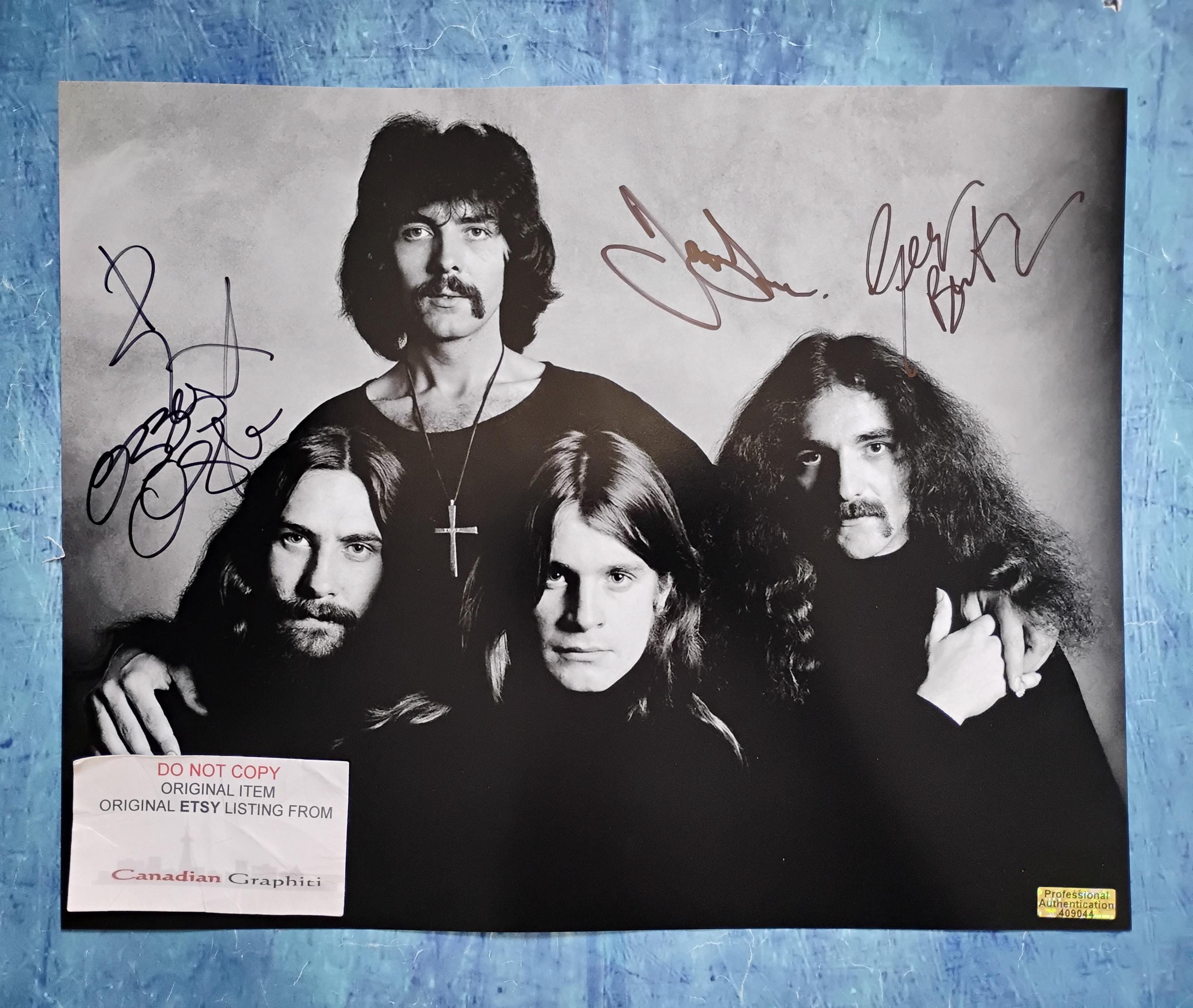 オージー・オズボーン(Black Sabbath)の直筆サイン入りカラー写真