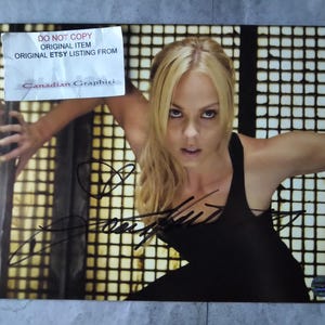 セール中…ローラ・ヴァンダーヴォート直筆サイン入り超大型写真… 女優 i-img976x768-