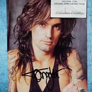 Tommy Lee Hand Signed Autograph 8x10 Photo COA Motley Crue