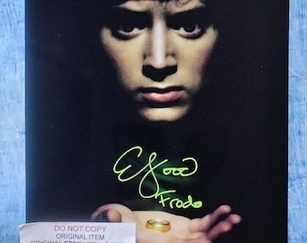 イライジャ・ウッド直筆サイン入り 8x10 ロード・オブ・ザ・リング