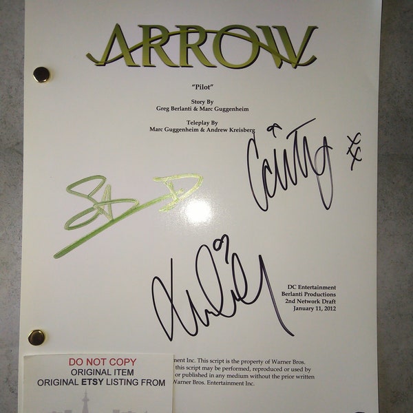 Arrow Cast Hand Signed Autograph Script COA Stephen Amell, Katie Cassidy, Caity Lotz