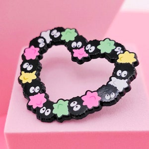 Soot Wreath - enamel pin