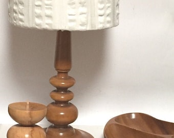 Edel- Holz Tischlampe, Massivholz hand-gedrechselt Tischlampe, 70er Jahre Boho Lampe, Boho Leuchte Beleuchtung, hohe Tischlampe vintage