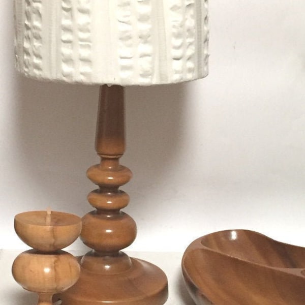 Lampe de table en bois noble, lampe de table tournée à la main en bois massif, lampe boho des années 70, éclairage de lampe boho, lampe de table haute vintage