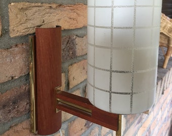 60s danish modern wall sconce / teakwood wall lamp Opal-Glas Wandlampe minimalist modern home design  brass/teak/glass  1950-60er Jahre