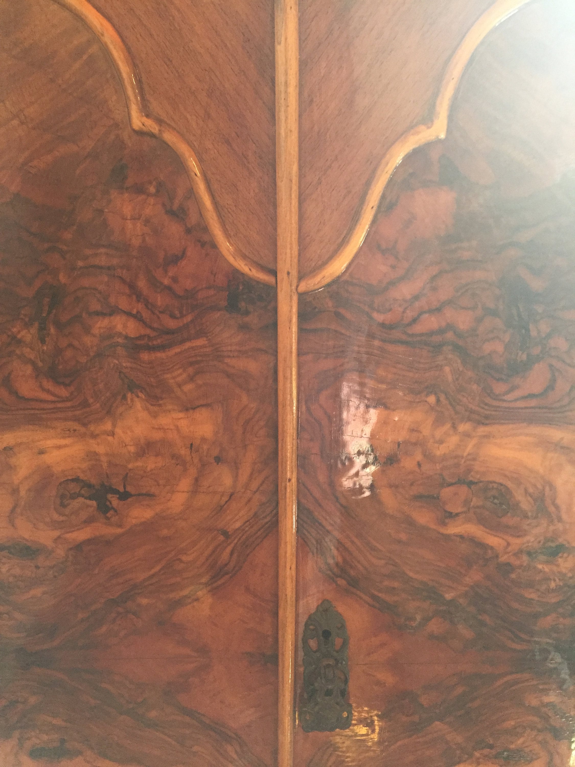 Armoire de voyage antique pour gentleman, armoire historique plaquée en noyer / armoire de voyage / armoire Empire britannique chinoise / armoire bar