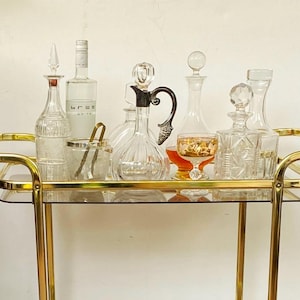 Vintage Golden Bar Cart Rounded Bar Trolley Wózek do serwowania Szklany Etagere, Elegancki stolik barowy na kółkach, Szklany stolik Oryginalny 1960-70