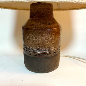 Robert Bentsen table lamp Denmark design handmade table lamp chamotte clay glaze organic stripes engraving natural living 1960s
