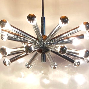 Lustre Spoutnik chromé, lampe de l'ère spatiale, entièrement chromé brillant, 20 bras lumineux, éclairage domestique du milieu du siècle, planétarium, années 1960-70