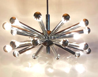 Sputnik kroonluchter, verchroomde lamp uit het ruimtetijdperk, volledig gepolijst en verchroomd, 20 lichtarmen, planetariumstijl, mid-century woonverlichting, jaren 60-70.