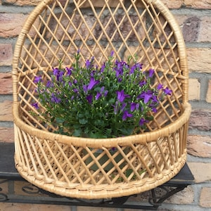 Vintage wicker wall shelf, handcraft wall decoration, boho round kitchen shelf, wicker shelf, china around 1970, original vintage