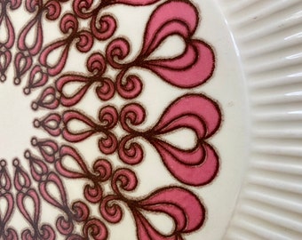 Vintage cake plate heart decor, pink white serving plate, 60s pop art cake plate, WGP ceramic cake plate, 1960-70s