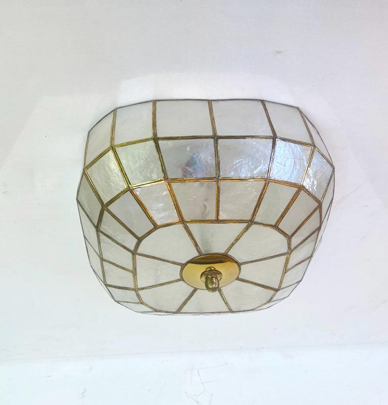 Plafonnier Capiz de forme octogonale, lampe en coquillage, design fait main, lampe en filigrane, coquillage, calcaire, laiton, éclairage